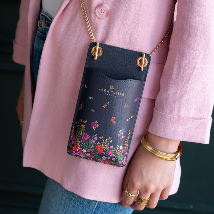 Model wearing phone pouch.