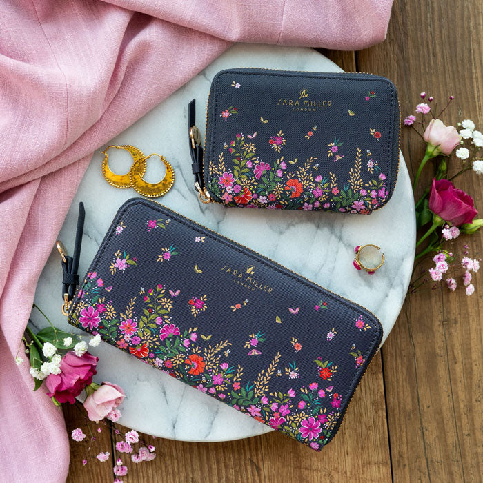 Small purse and large purse together, can see scale.