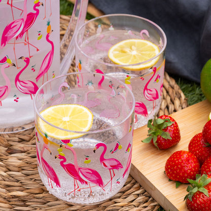 Two clear plastic cups with flamingo design, full of water with lemon slices.