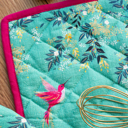 Green pot holder with hummingbird and foliage design.