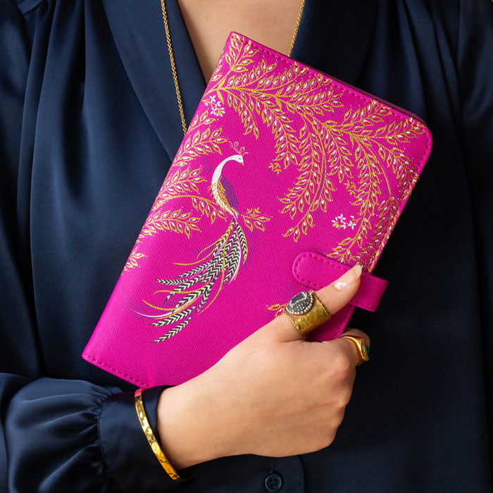 Someone holding the travel wallet, can get a sense of scale.