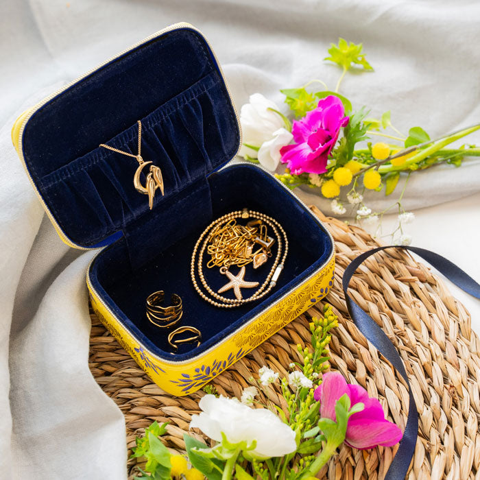 Open wellness organiser also used as a jewellery box, plastic pill box removes from inside allowing dual use.