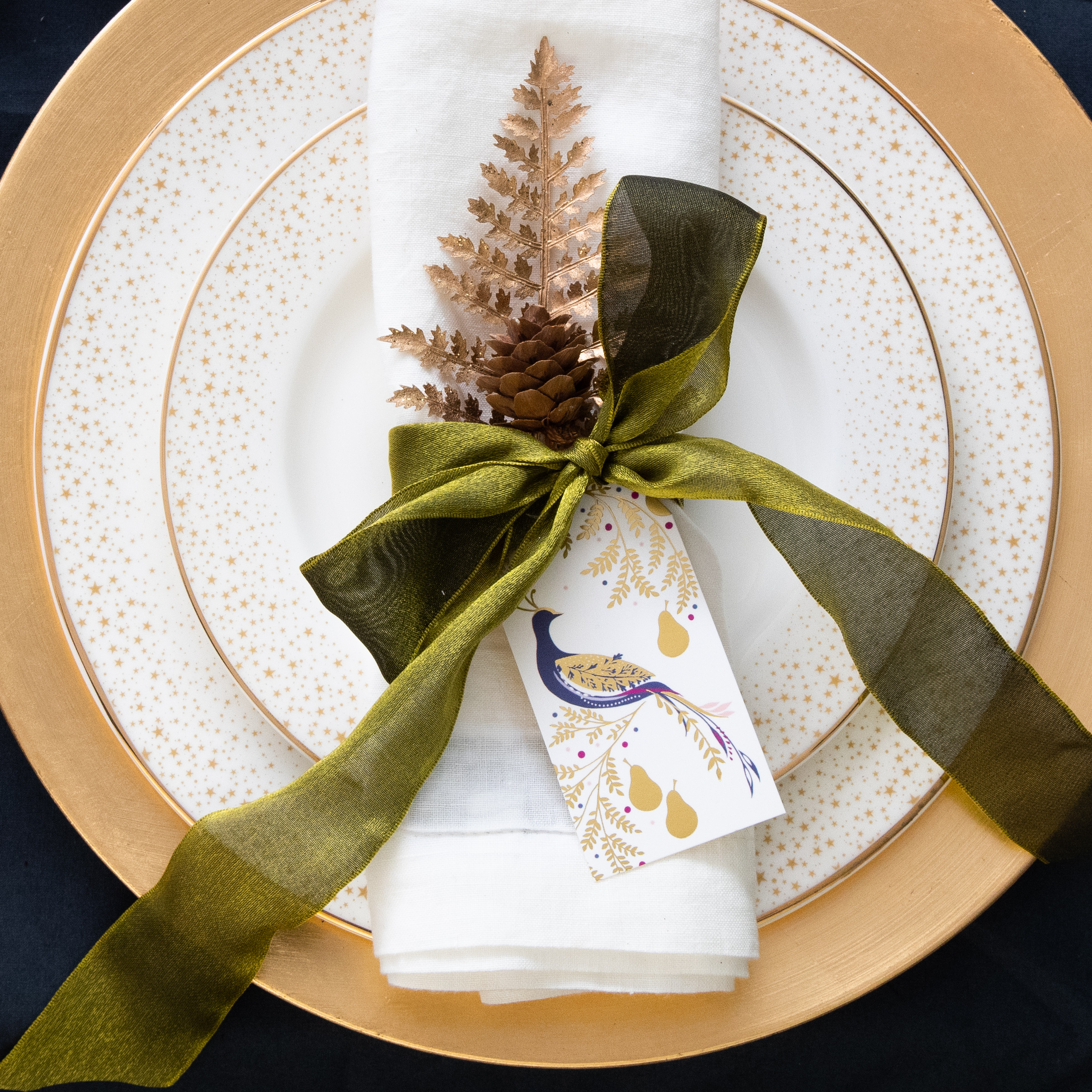 Elevate Your Festive Feast: 4 Stunning Christmas Table Looks